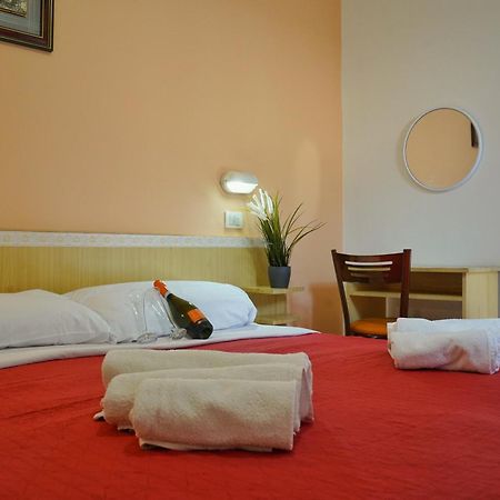 Hotel Malibu Mare Римини Екстериор снимка