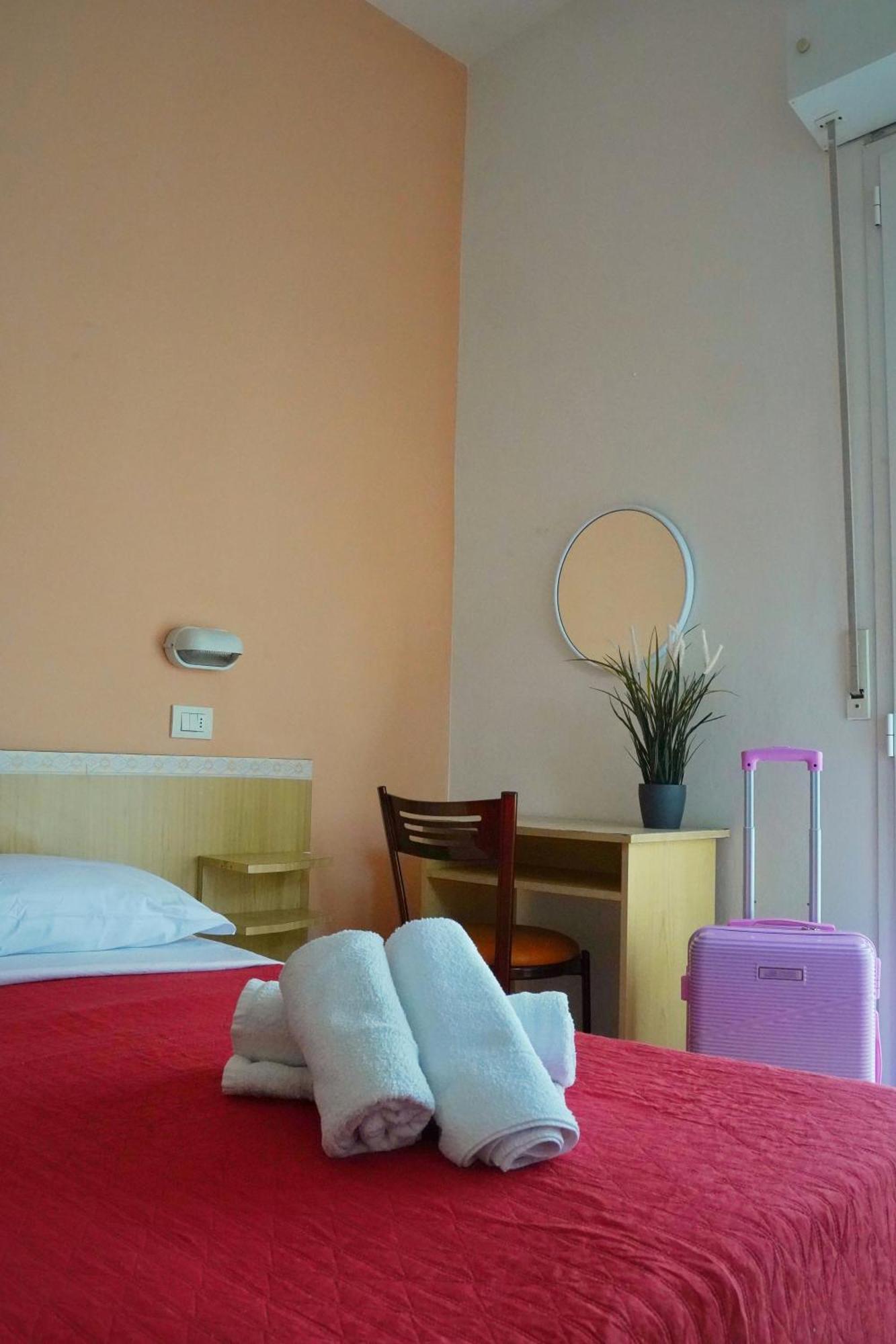 Hotel Malibu Mare Римини Екстериор снимка