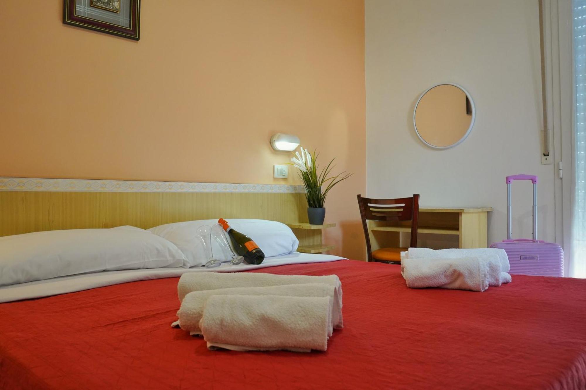 Hotel Malibu Mare Римини Екстериор снимка