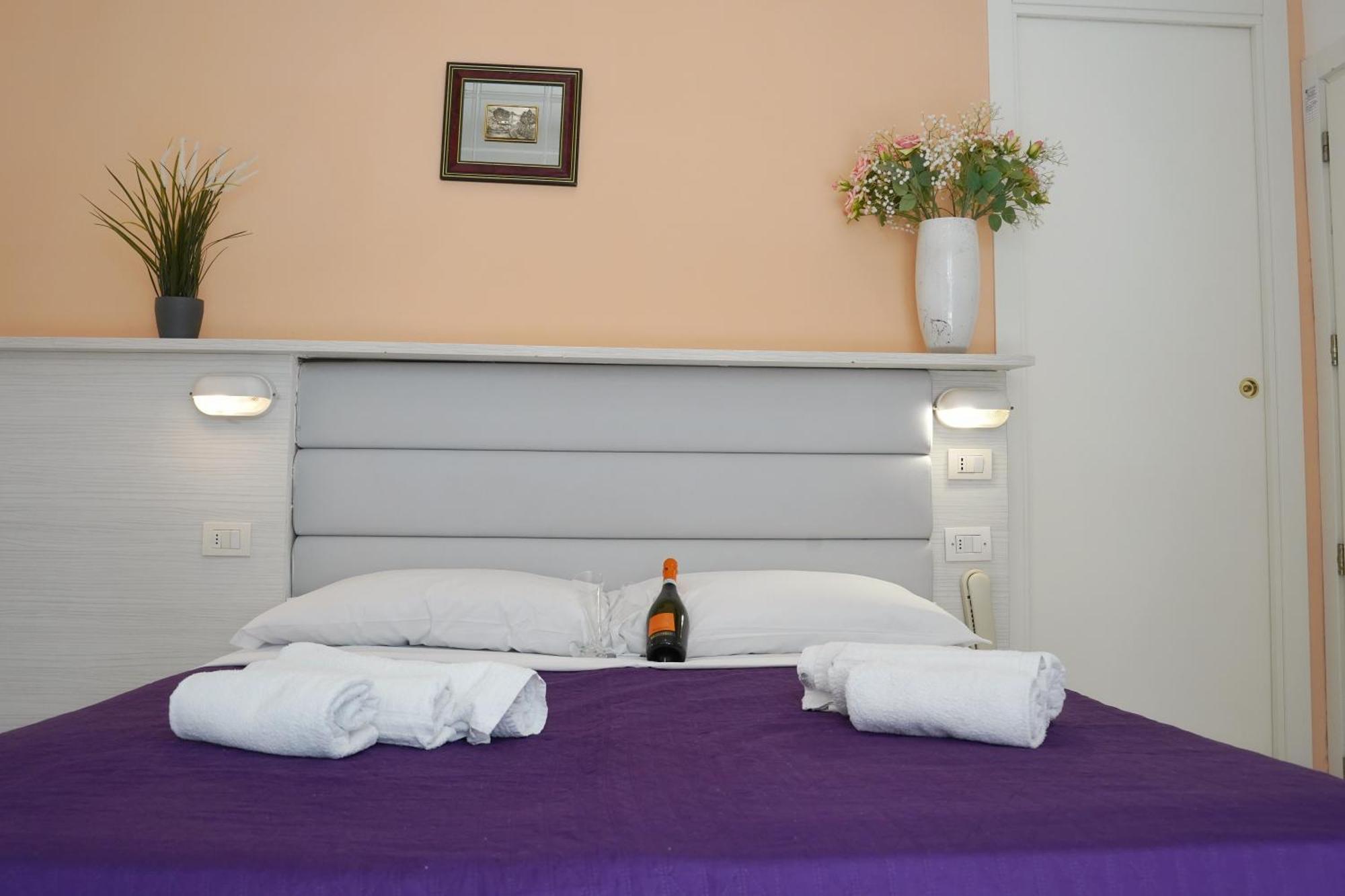 Hotel Malibu Mare Римини Екстериор снимка