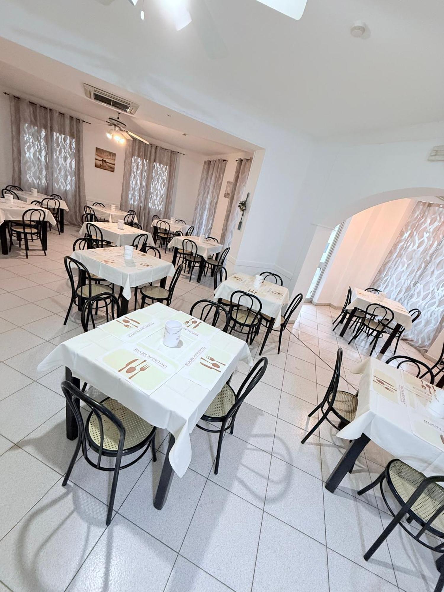 Hotel Malibu Mare Римини Екстериор снимка