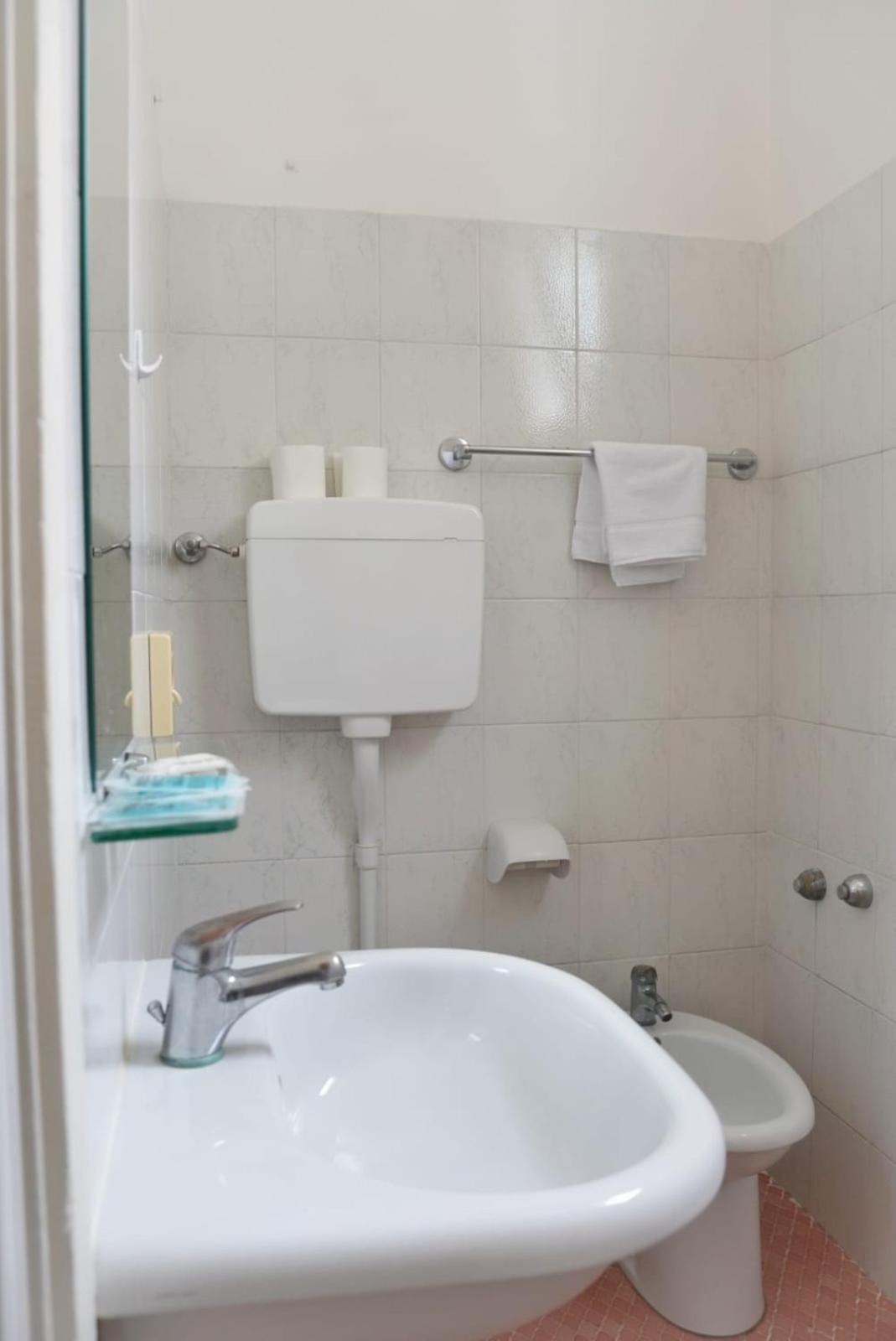 Hotel Malibu Mare Римини Екстериор снимка