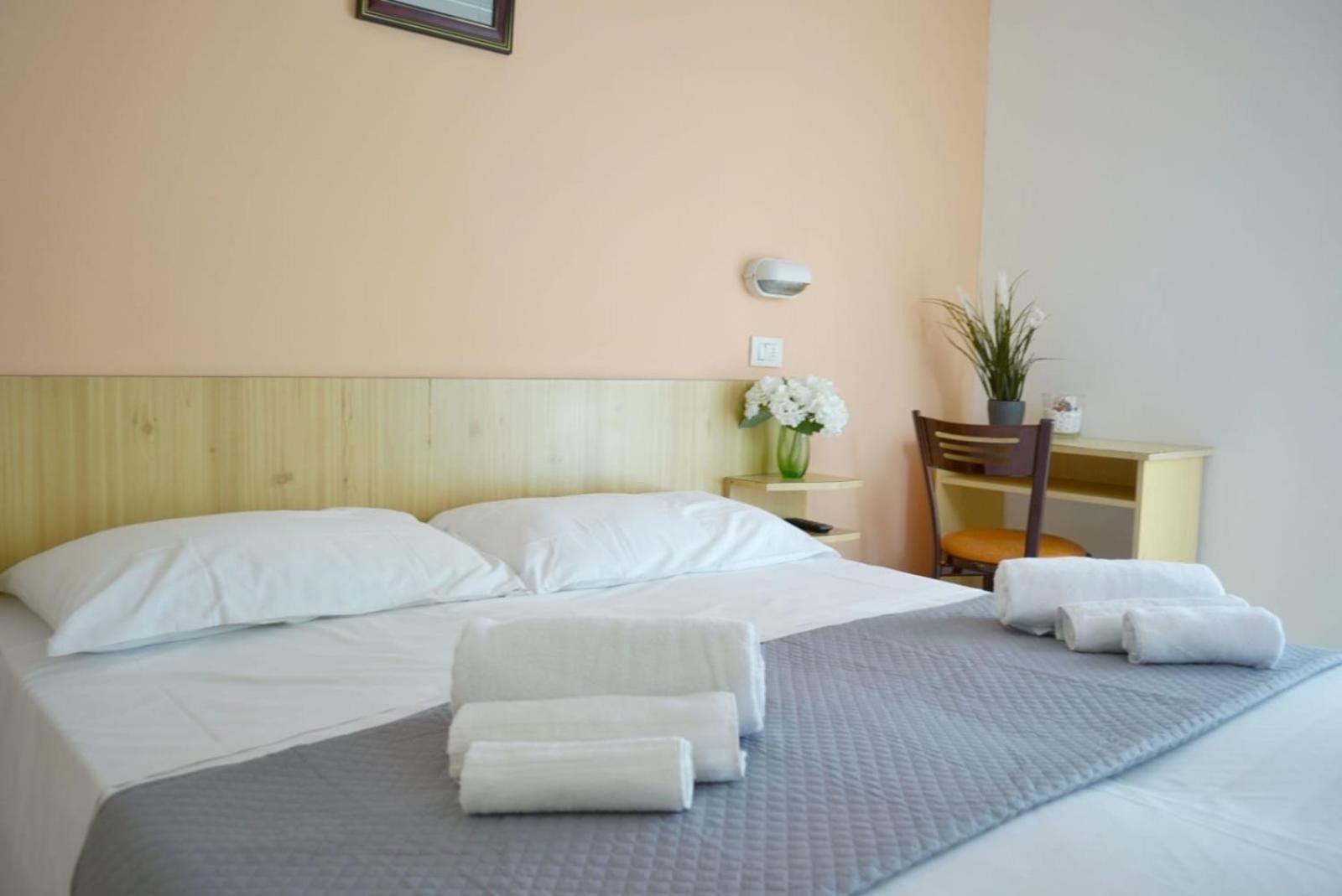 Hotel Malibu Mare Римини Екстериор снимка