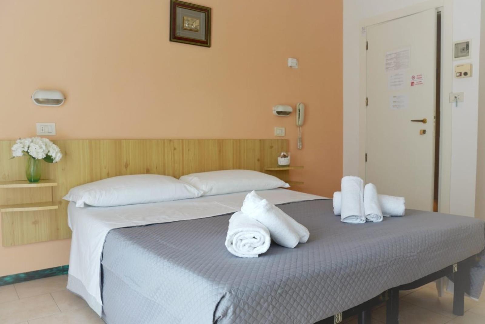 Hotel Malibu Mare Римини Екстериор снимка